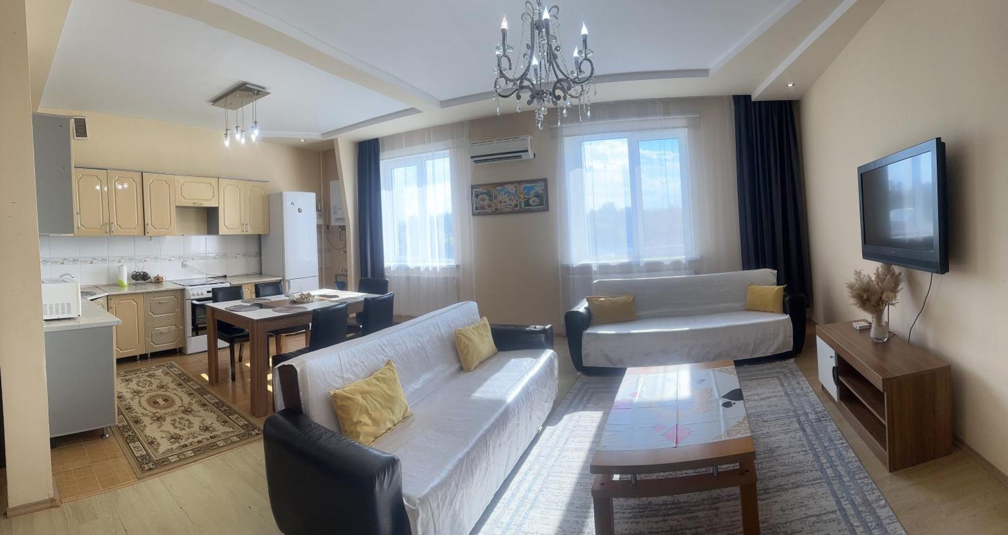 Просторная И Уютная 3Х Комнатная В Центре! Uralsk Exterior foto