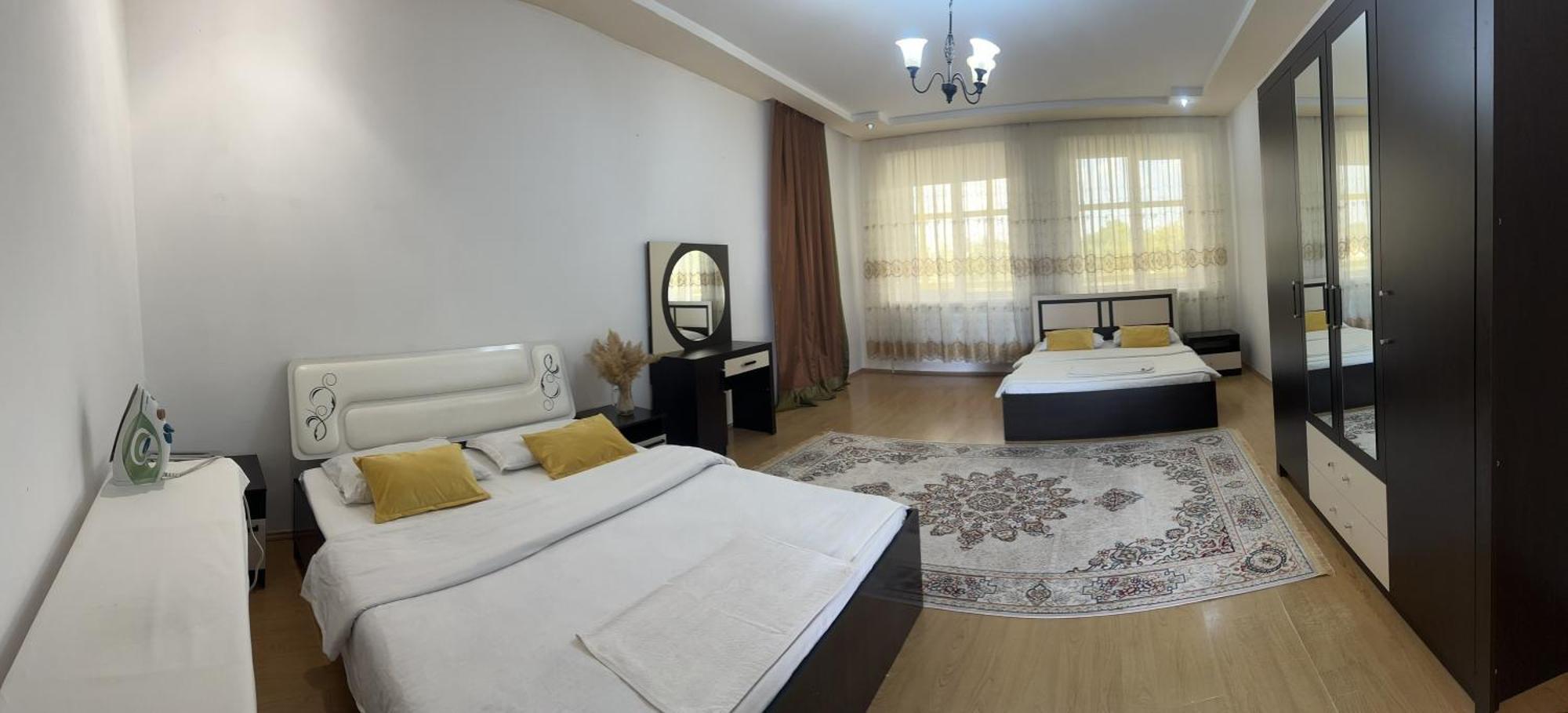 Просторная И Уютная 3Х Комнатная В Центре! Uralsk Exterior foto