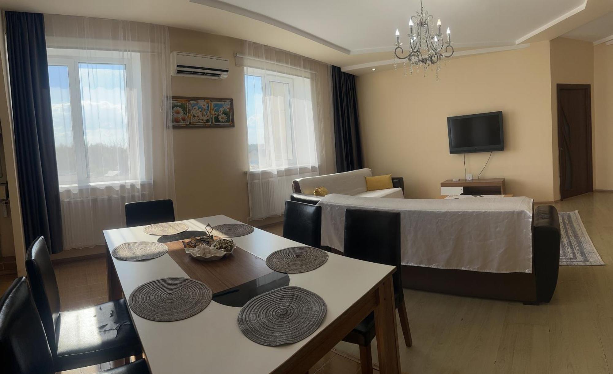 Просторная И Уютная 3Х Комнатная В Центре! Uralsk Exterior foto